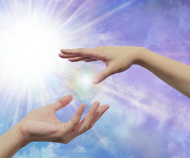 Pratique du Reiki Usui traditionnel lors d'un atelier collectif au Pays Basque.